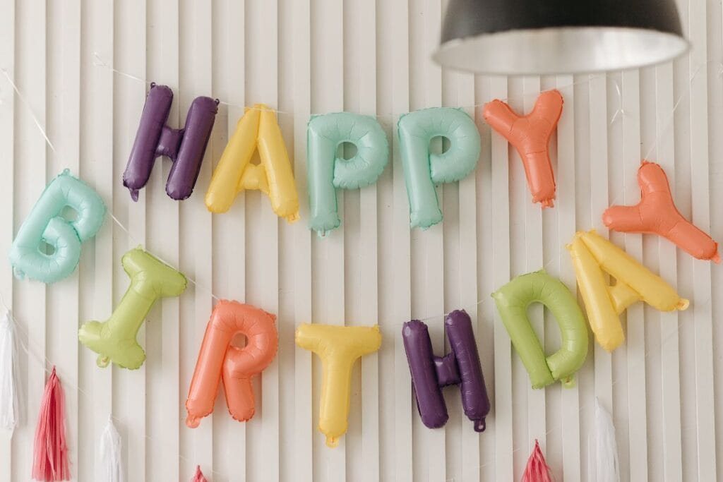 100+ Best 18th Birthday Wishes in Hinglish & Hindi | प्यारे 18वें जन्मदिन की शुभकामनाएं | Motivational Wallpaper 18th Birthday Wishes for Best Friend